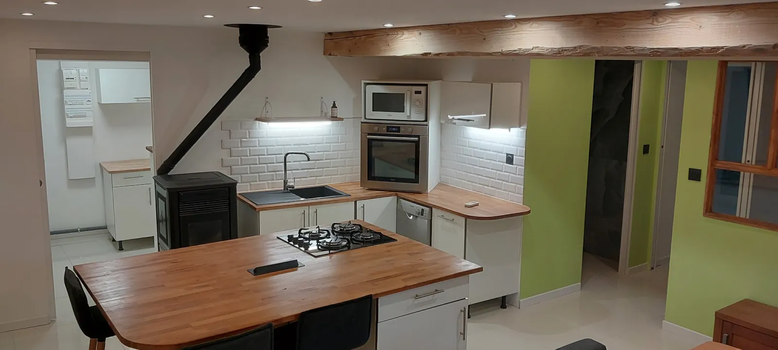 cuisine renovee plan bois credence metro